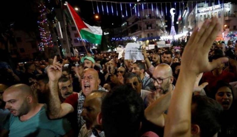 مسيرة في رام الله دعما لقطاع غزة ورفضا للعدوان الإسرائيلي