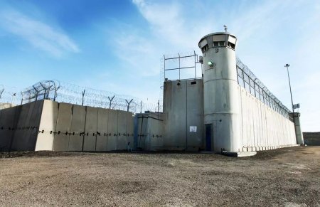 المعتقلون الإداريون في سجن "عوفر" يواصلون خطواتهم النضالية لمواجهة اعتقالهم