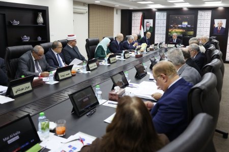 مجلس الوزراء يحيل عطاء بقيمة 5 ملايين دولار لترميم شبكة كهرباء القطاع