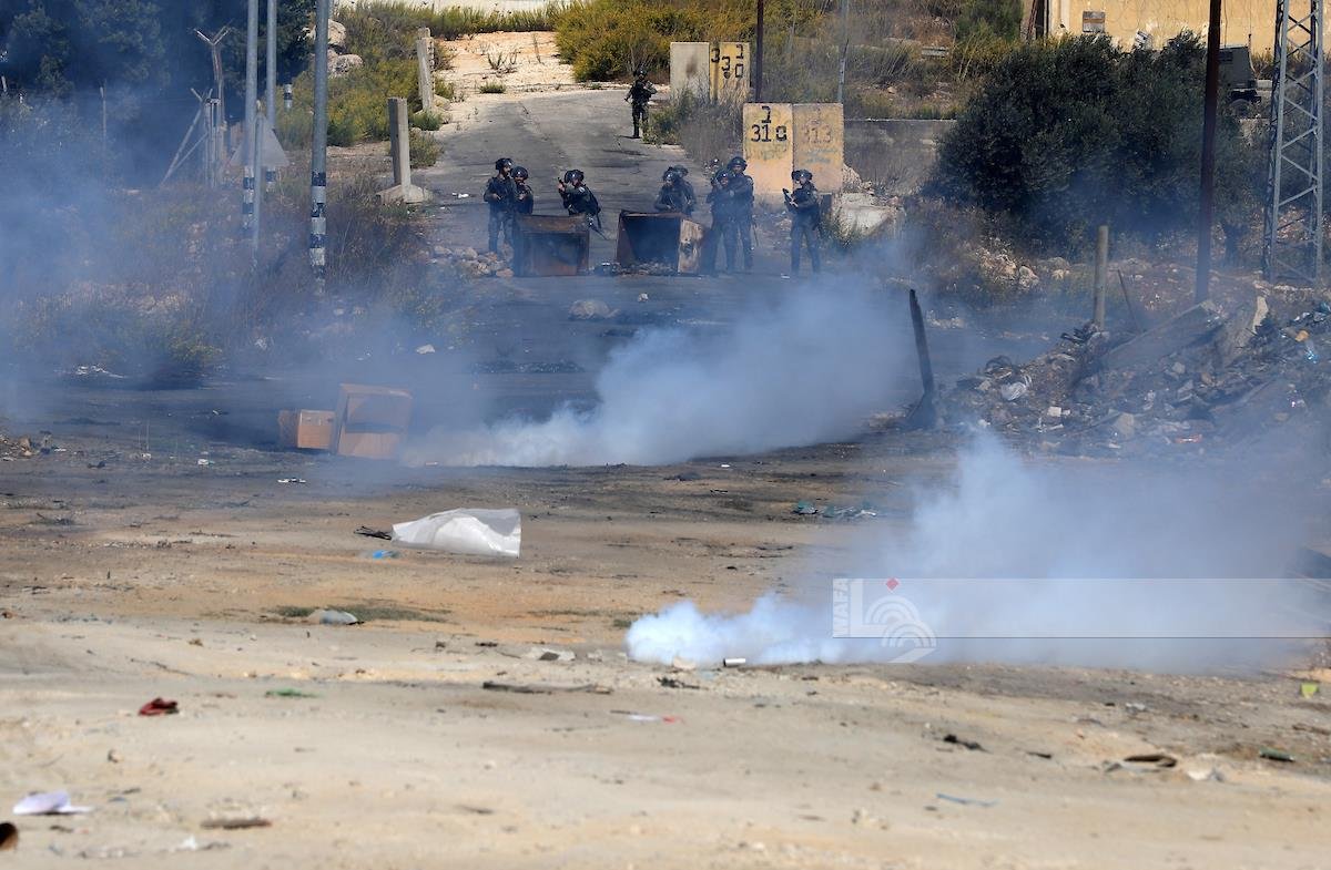 حالات الاختناق خلال اقتحام الاحتلال بلدة الرام