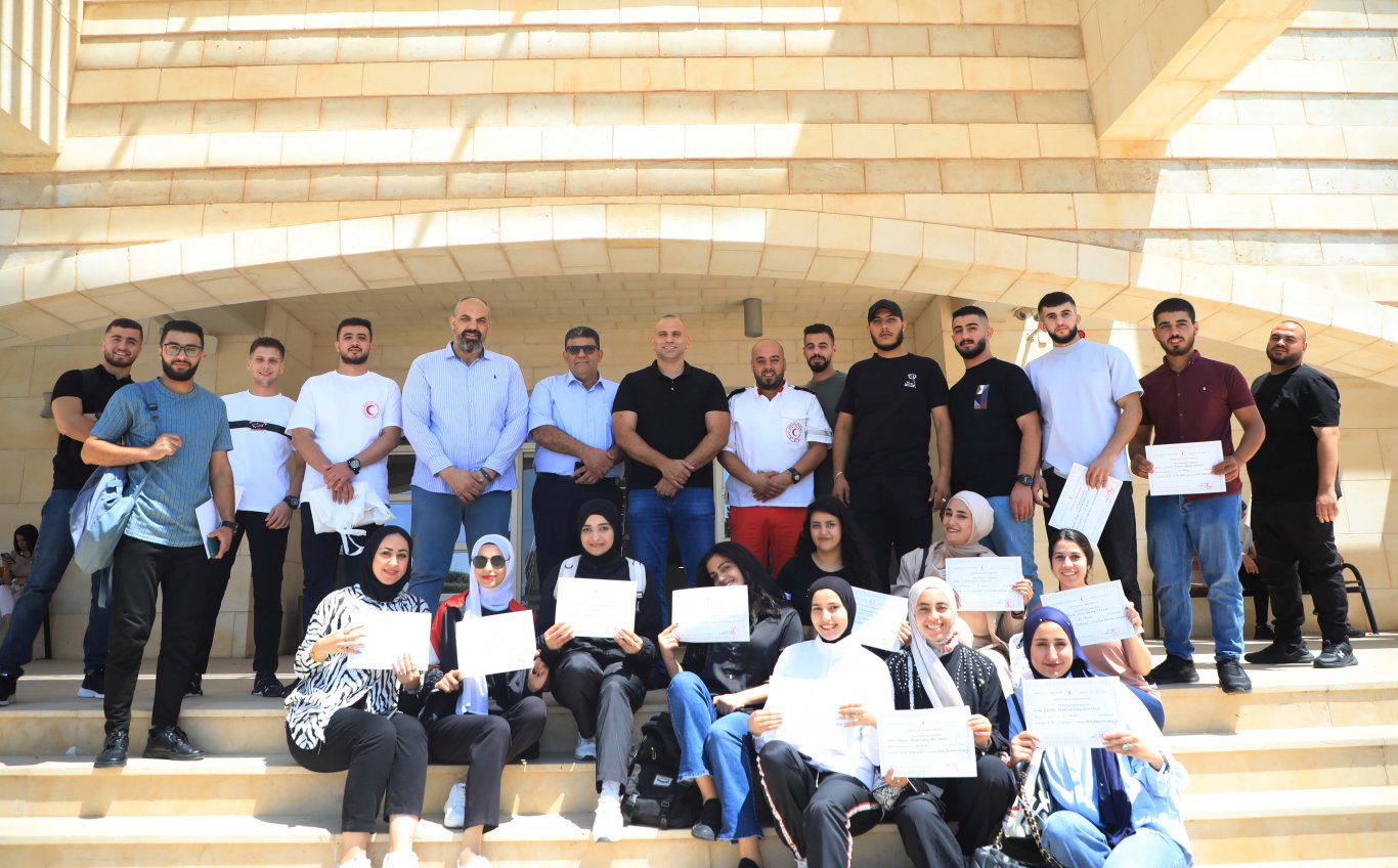 الجامعة العربية الامريكية تختتم دورة إسعاف أولي لطلبة كلية علوم الرياضة