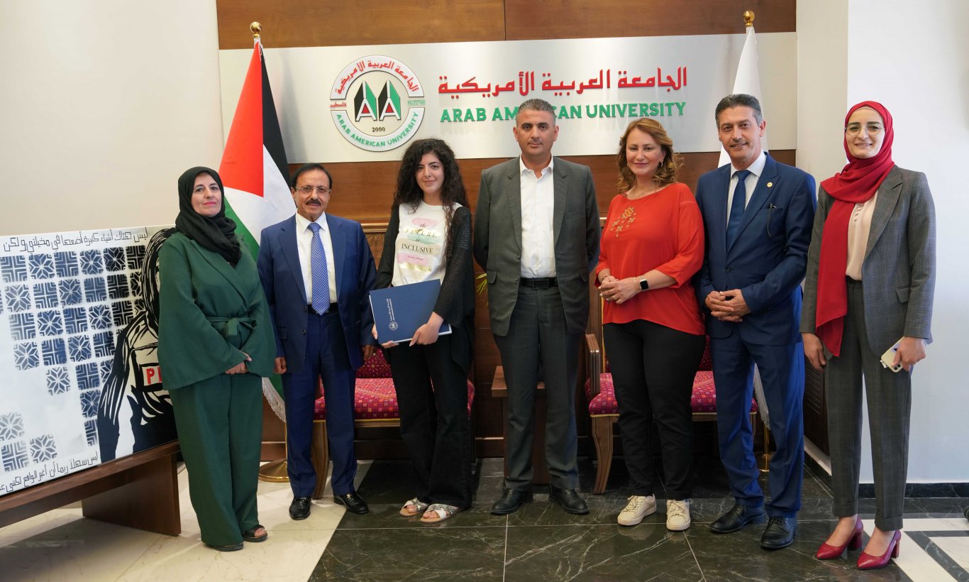 العربية الأمريكية وشبكة الجزيرة تقدمان منحة شيرين أبو عاقلة في الإعلام الرقمي للأولى على الفرع الأدبي حبيبة شديد