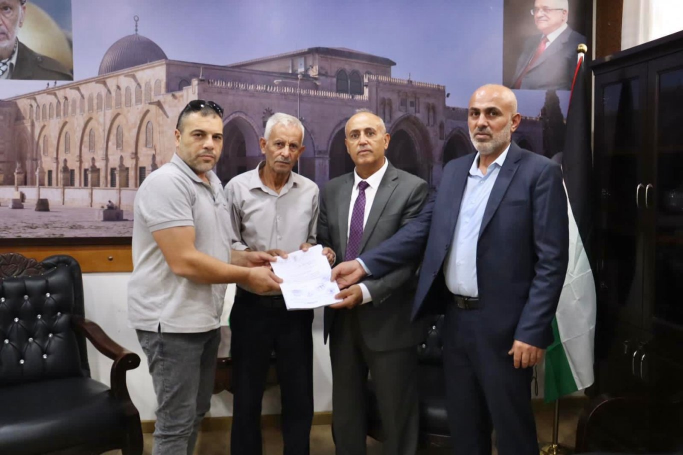 تسليم كشوفات متضرري عدوان الاحتلال الإسرائيلي على مخيم جنين