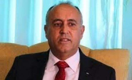 كمال أبو الرب القائم بأعمال محافظ جنين يترأس اجتماعا في دار المحافظة مع لجنة الإصلاح العشائري في المحافظة ، لبحث آخر المستجدات والجهود والمساعي المبذولة لحل الخلافات العشائرية العالقة