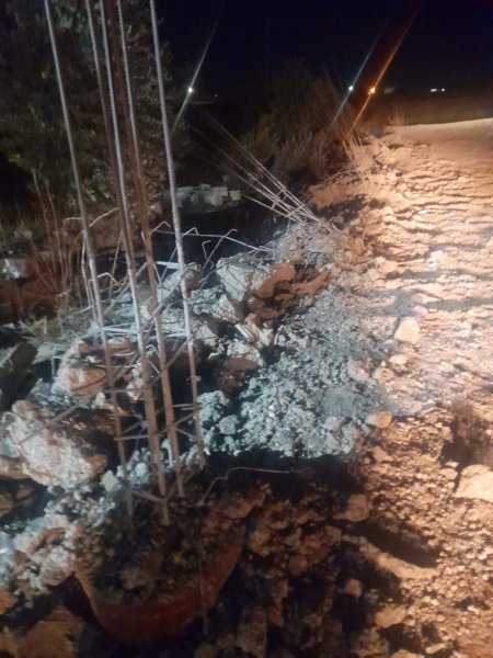 الاحتلال يجبر مواطنا من جلبون على هدم سور منزله ذاتيا 