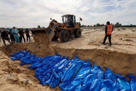 دفن جثامين 84 شهيدا سلمهم الاحتلال في مقبرة جماعية