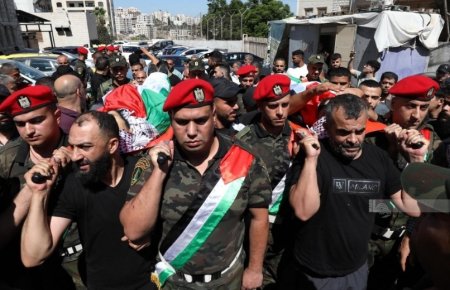 جماهير نابلس تشيع جثماني الشهيدين مشة والشيخ خليل
