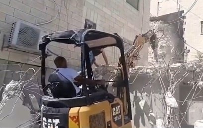 الاحتلال يشرع بعمليات هدم في خربة الطويل جنوب نابلس 