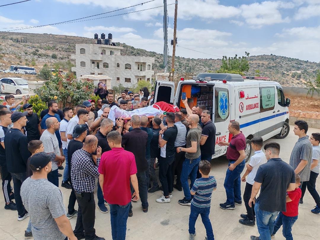 سلواد تودع شهيدها خميس عياد إلى مثواه الأخير