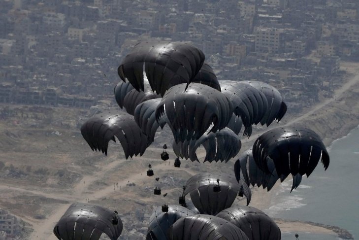 الأردن ينفذ 7 إنزالات جوية لمساعدات على غزة