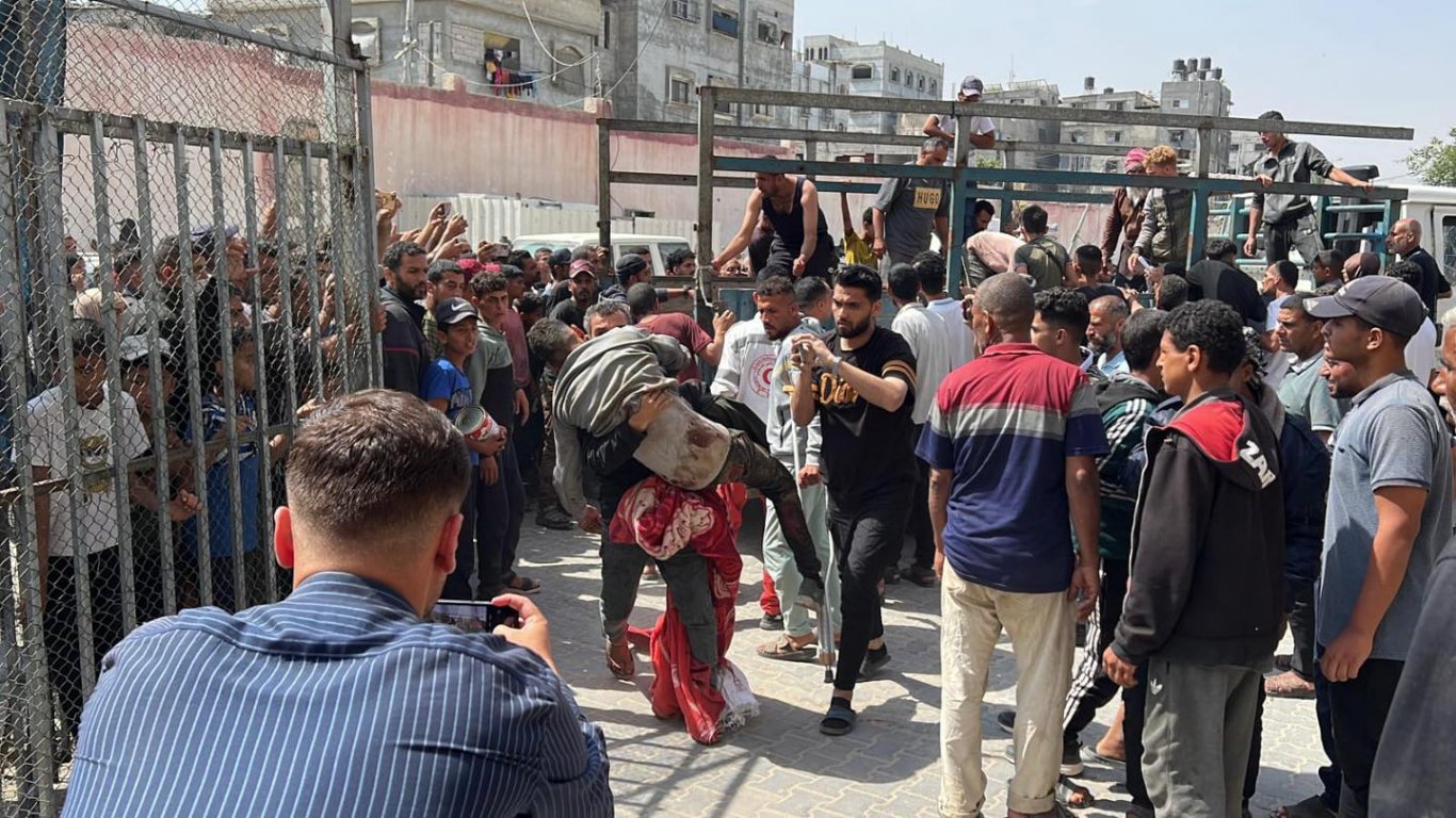 ٩ شهداء من منتظري المساعدات برصاص الاحتلال شمال رفح ووسط قطاع غزة