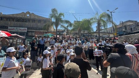 وقفات إسنادا للأسرى وقادة الحركة الأسيرة في عدة محافظات