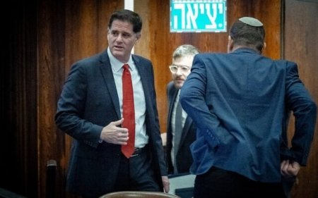 رغم رفض إسرائيل الرد.. ديرمر يلتقي مسؤولين قطريين في باريس لبحث الصفقة 