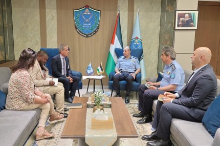 اللواء علام السقا يلتقي رئيس اتحاد جمعيات الصليب والهلال الأحمر في فلسطين