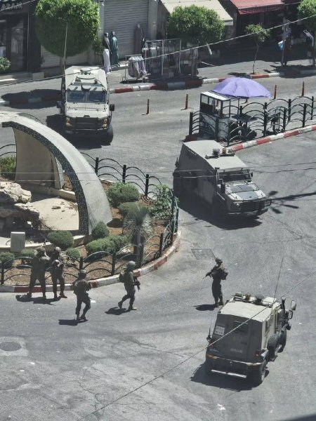 الاحتلال يشدد من إجراءاته العسكرية في محيط رام الله والبيرة