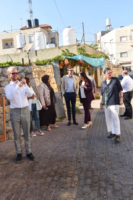 سفير الاتحاد الاوروبي يطلع على احتياجات الزبابدة
