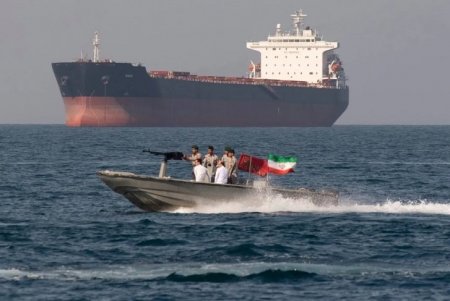 مسؤول إيراني: طهران ومسقط اتفقتا على آلية لعبور مضيق هرمز تتضمن رسوم خدماتية