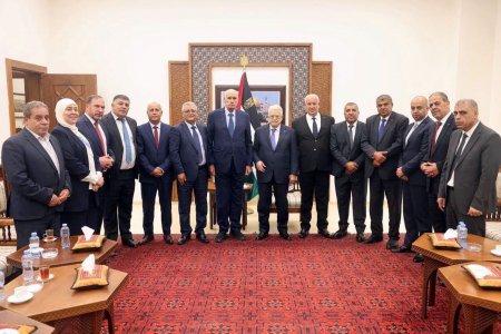 الرئيس يترأس اجتماعا لمجلس المحافظين ويطلع على الأوضاع الميدانية واعتداءات الاحتلال