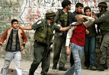 الاحتلال يعتقل 19 مواطناً من الضفة بينهم أطفال وزوجة شهيد