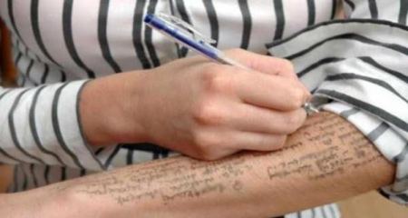 أستاذ بأعرق جامعات العالم يدعو طلابه لـ"الغش".. والسبب