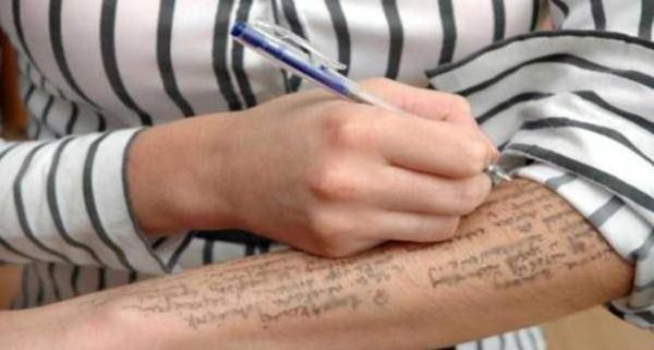 أستاذ بأعرق جامعات العالم يدعو طلابه لـ