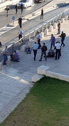 اصابه خطيرة ل شاب بالقدس بعد محاولته تنفيذ عملية طعن