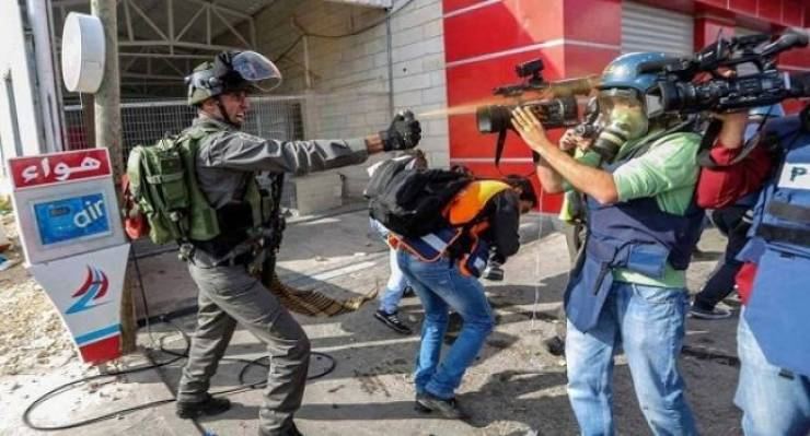 233 انتهاكا للاحتلال بحق الصحفيين الفلسطينيين