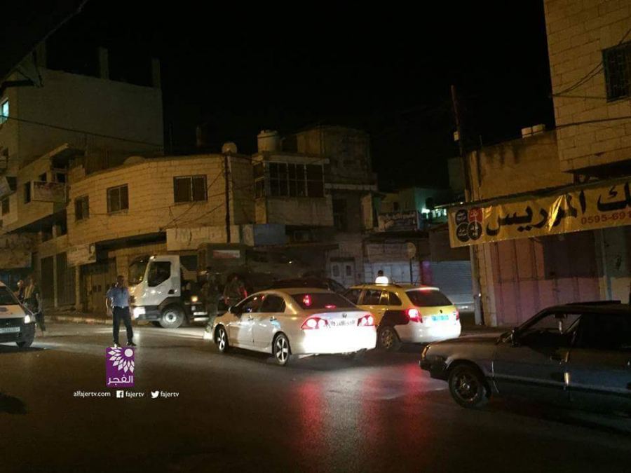 طولكرم:شبان يرشقون مجندات دخلن المدينة