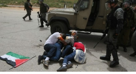 اصابات بالاختناق بالغاز المسيل للدموع في الجامعه العربية الامريكية 