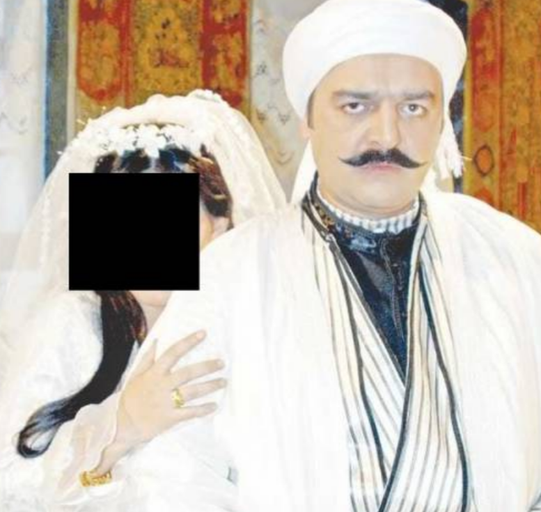 هذه الحسناء هي زوجة العقيد'ابو شهاب' الحقيقية ... شاهد