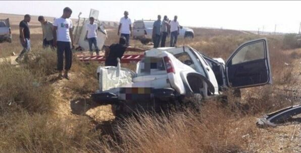 مصرع شخصين واصابة اخرين خطيرة في حادث سير بالنقب 