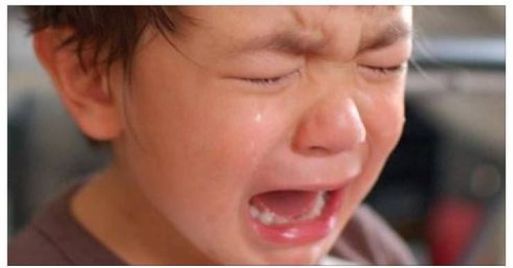 صورة : طفل محبوس في سيارة ليلاً والأم ترقص... هذا ما حدث عندما عادت!!