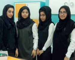 قصة المعلمة التي شكت بسلوك 3 طالبات.. فقامت بتتبعهن وكانت الكارثة 