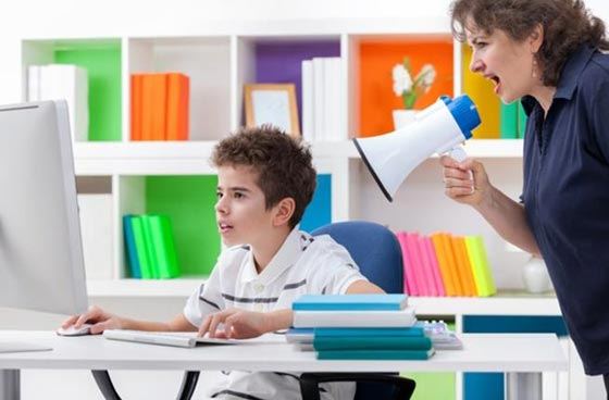 نصائح لتتجنب خناقات (الواجبات المدرسية) مع ابنك الطالب!