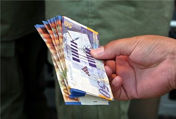 عاجل: الان رواتب الموظفين عبر البنوك