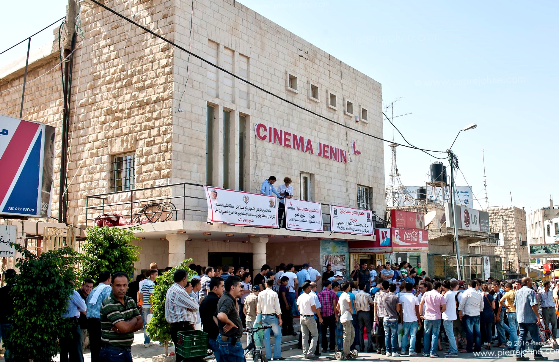 سينما جنين؛ من صرح ثقافي إلى مبنى تجاري؟!