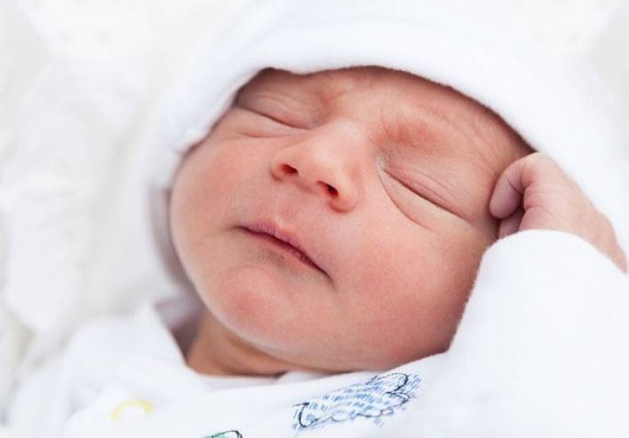 بسبب اضطرابات الأم طفل يولد من ثلاث أشخاص