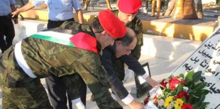  محافظ جنين يضع أكاليل زهور باسم الرئيس على صرح الشهيد