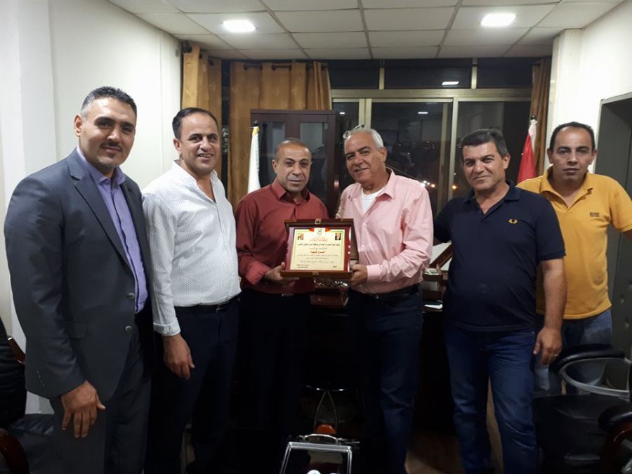 مخابرات جنين تكرم معطائين في مستشفى الشهيد خليل سليمان الحكومي