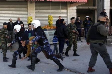 الخليل: الاجهزة الأمنية تلقي القبض على فار من العدالة