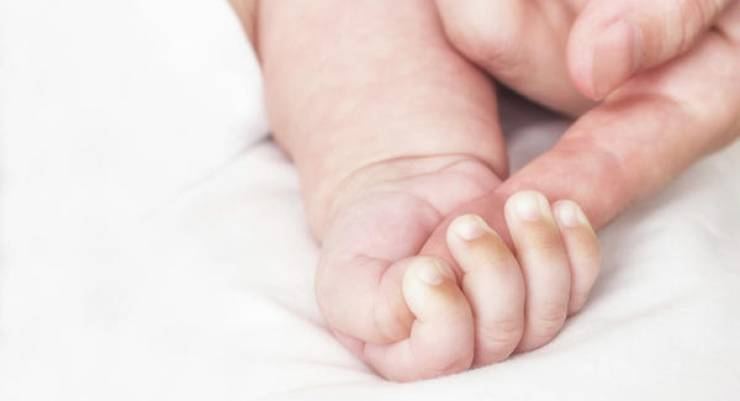 في مصر .. العثور على طفلة تبلغ الـ4 أشهر مذبوحة داخل غرفتها