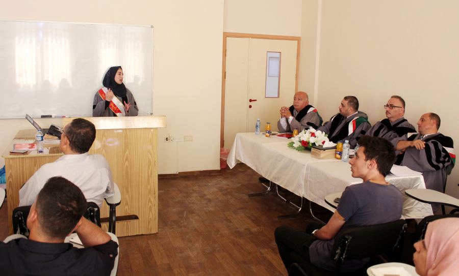 مناقشة رسالة ماجستير في الفيزياء بالجامعة العربية الامريكية 