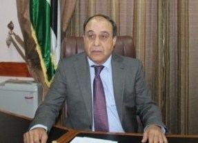 خلال استقباله وفد وملتقى العلاقات العامة الفلسطيني في الخليل المحافظ رمضان يؤكد على اهمية مد جسور التواصل بين أبناء الشعب الواحد ويرعى توقيع ثلاثة اتفاقيات دعم من هيئة الأعمال الإماراتية لمؤسسات الخليل