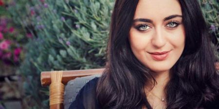 فايا يونان توضح وترد بسبب الفيديو مع أحد معجبيها