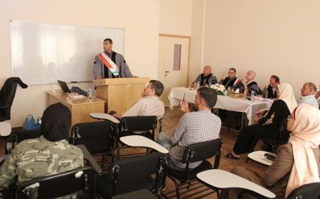 مناقشة رسالة ماجستير في الفيزياء بالجامعة العربية الامريكية