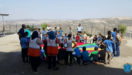الشرطة تشارك في حملة ترفيه وتوعية لعدد من طلبة المدارس في جنين