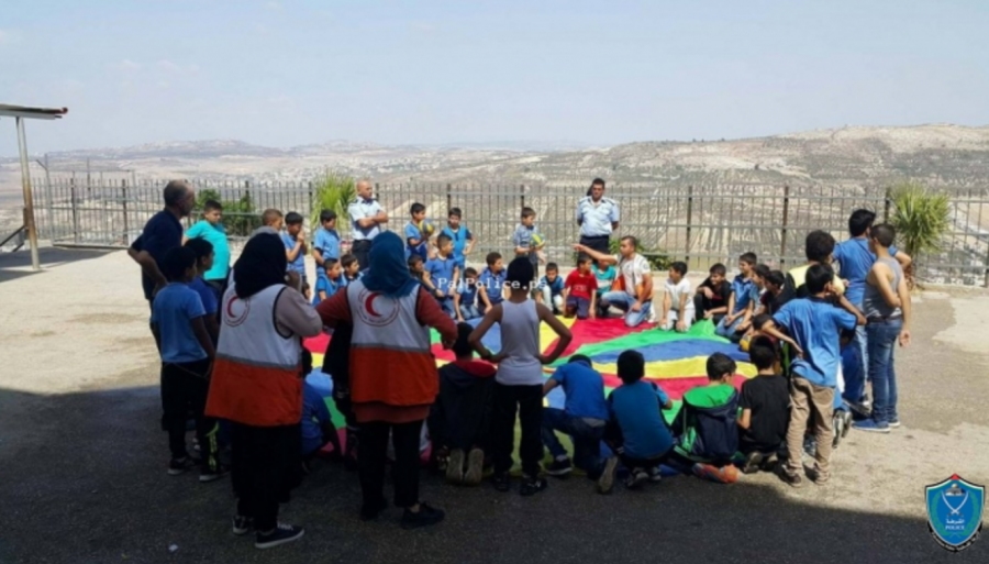 الشرطة تشارك في حملة ترفيه وتوعية لعدد من طلبة المدارس في جنين