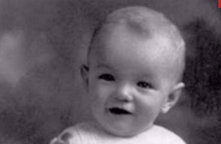 صورة/ خمنوا أي نجمة ساحرة الجمال أصبحت هذه الطفلة؟