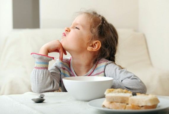 كيف تشجعين طفلك على تناول طعامه .. نصائح سريعه ومفيده