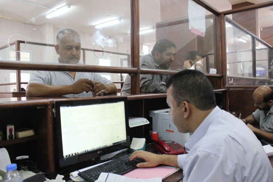 خدمات الجمهور في بلدية غزة ينجز 900 معاملة خلال أغسطس الماضي